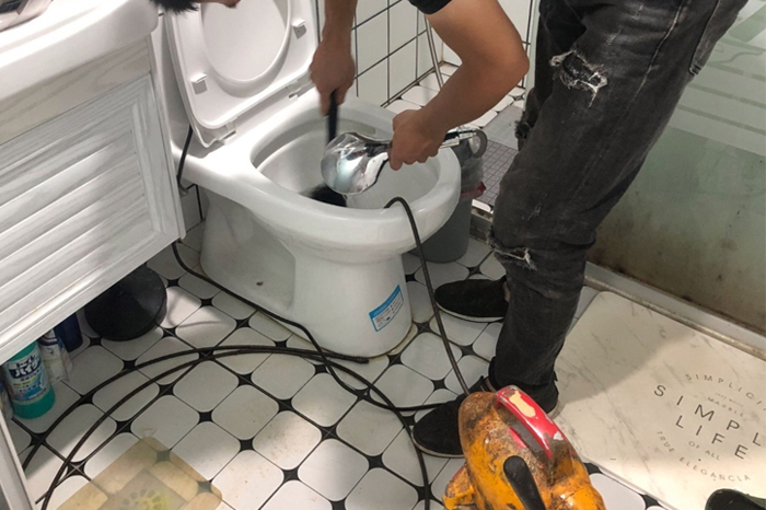 奎文马桶堵塞自己疏通还是找师傅?专业上门服务让你省时更省心