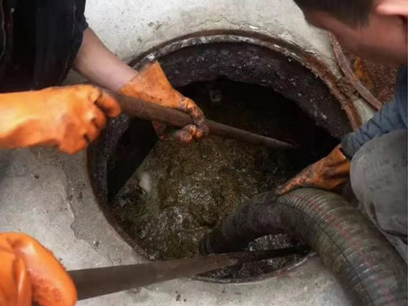 奎文清理化粪池时如何避免沼气的危害?